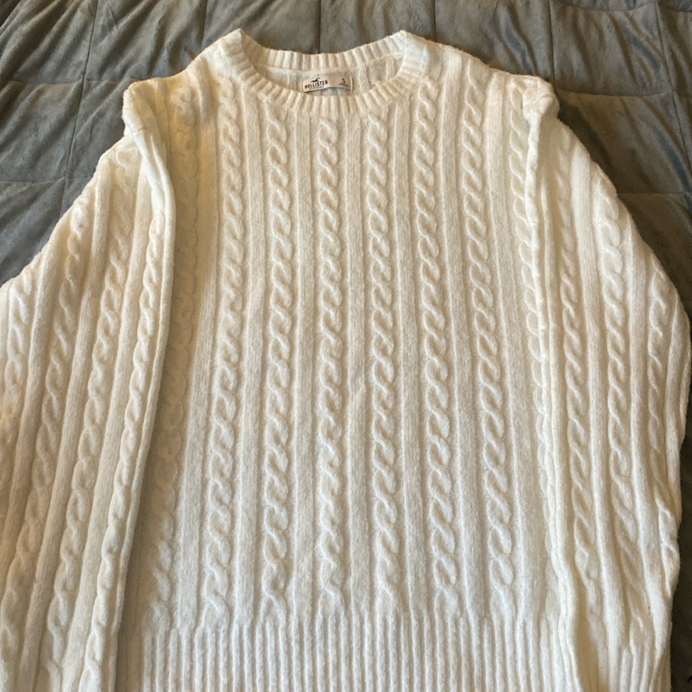 Small Hollister Cable sweater